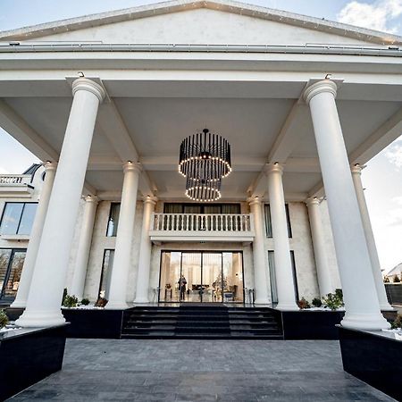 Caprice Complex Hotel Bacau Exterior photo