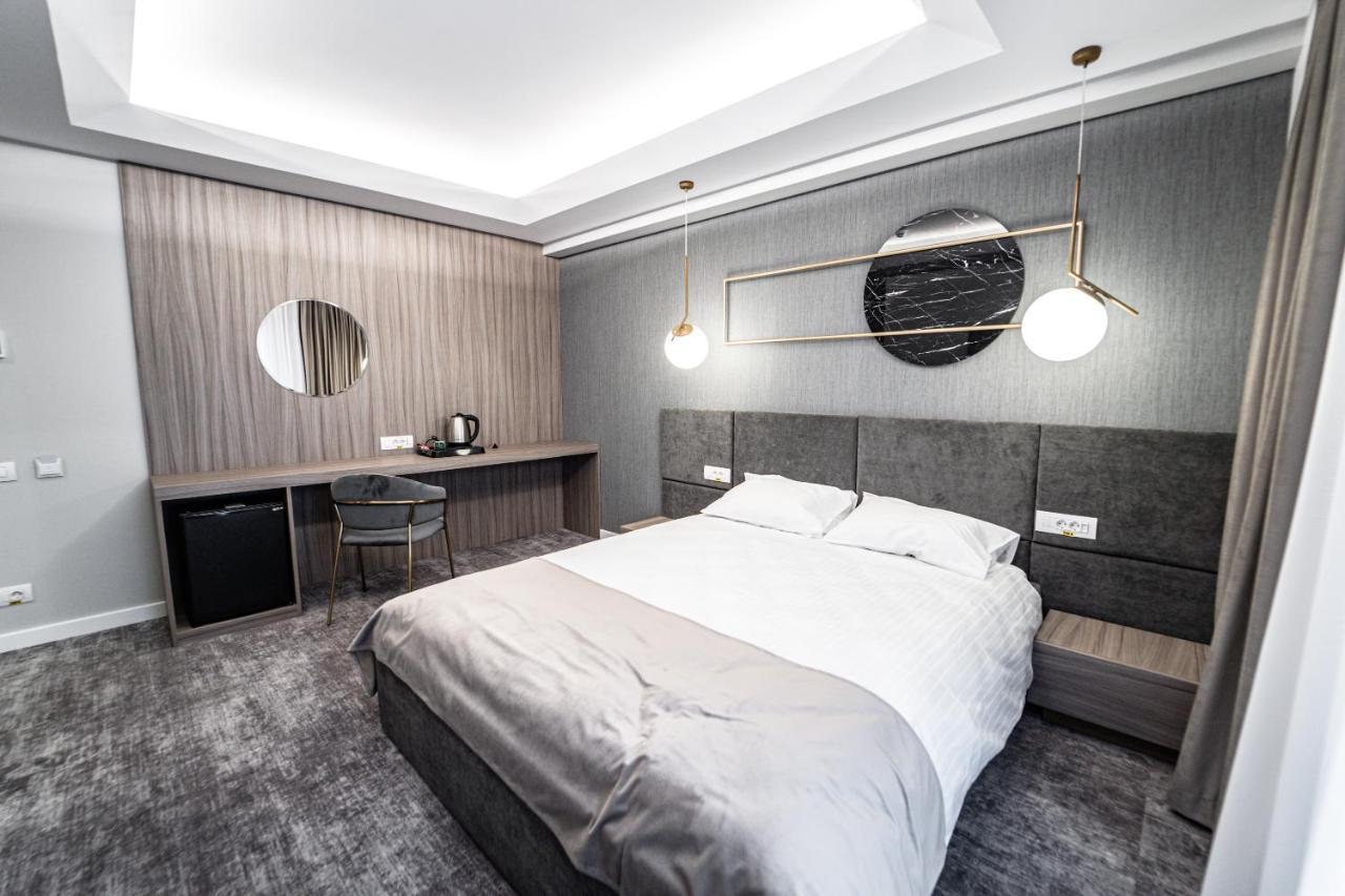 Caprice Complex Hotel Bacau Exterior photo