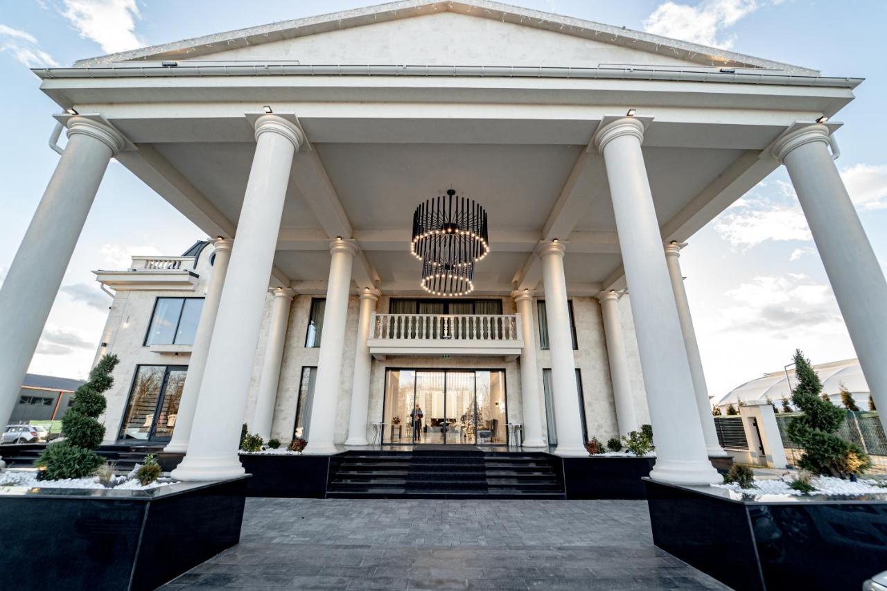 Caprice Complex Hotel Bacau Exterior photo