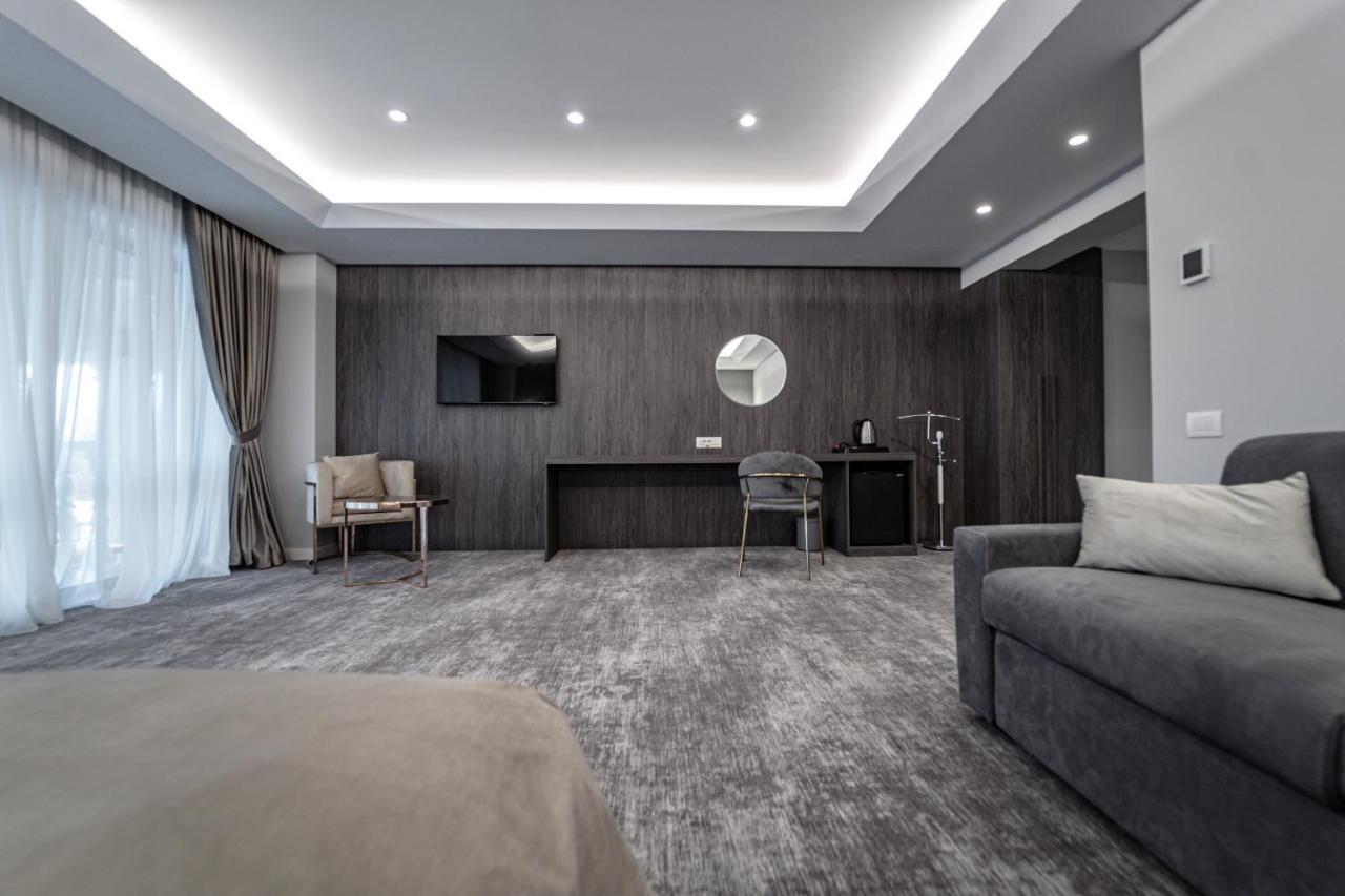 Caprice Complex Hotel Bacau Exterior photo