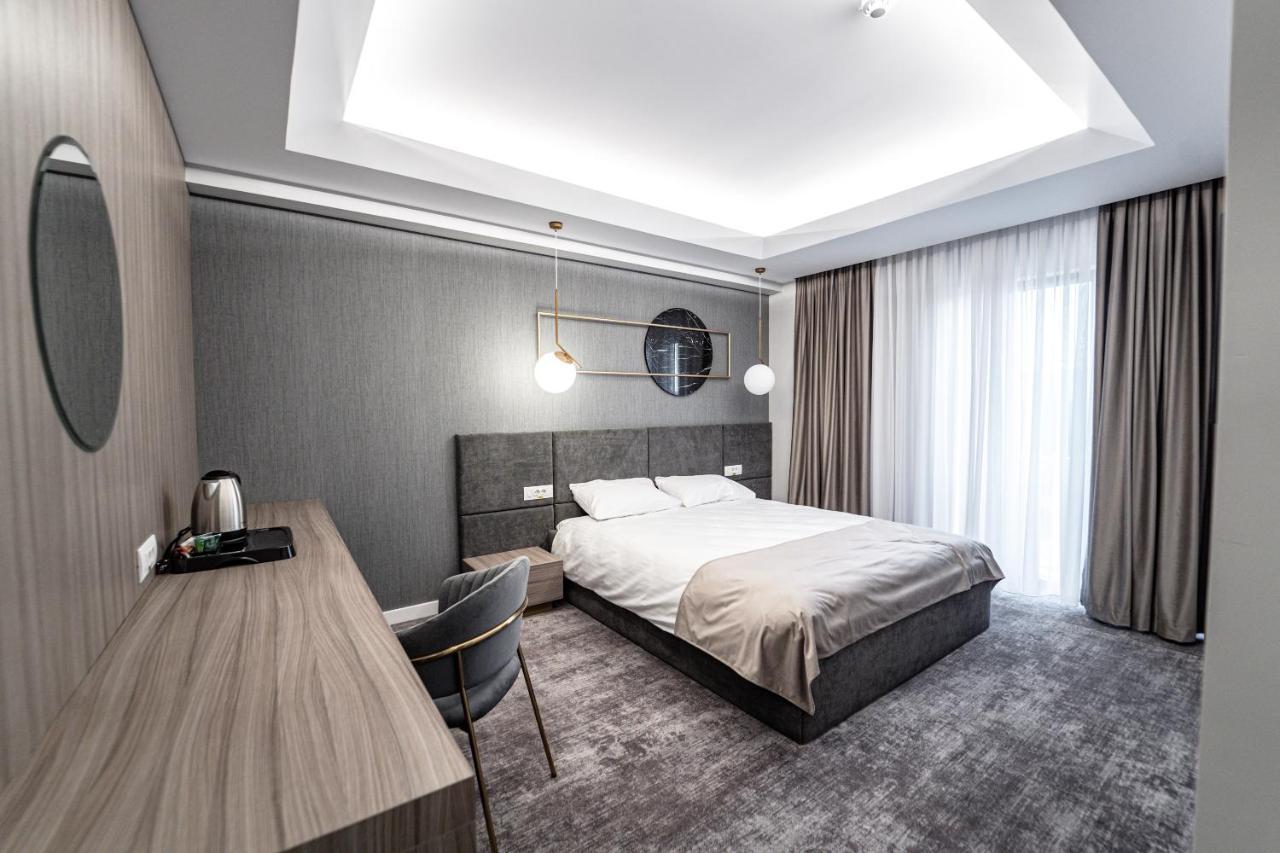 Caprice Complex Hotel Bacau Exterior photo