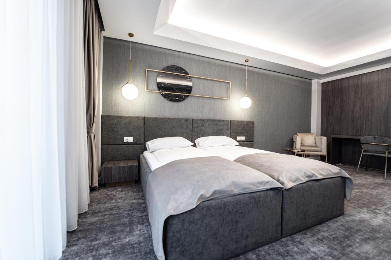 Caprice Complex Hotel Bacau Exterior photo