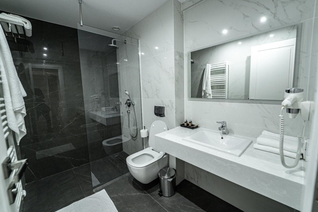 Caprice Complex Hotel Bacau Exterior photo