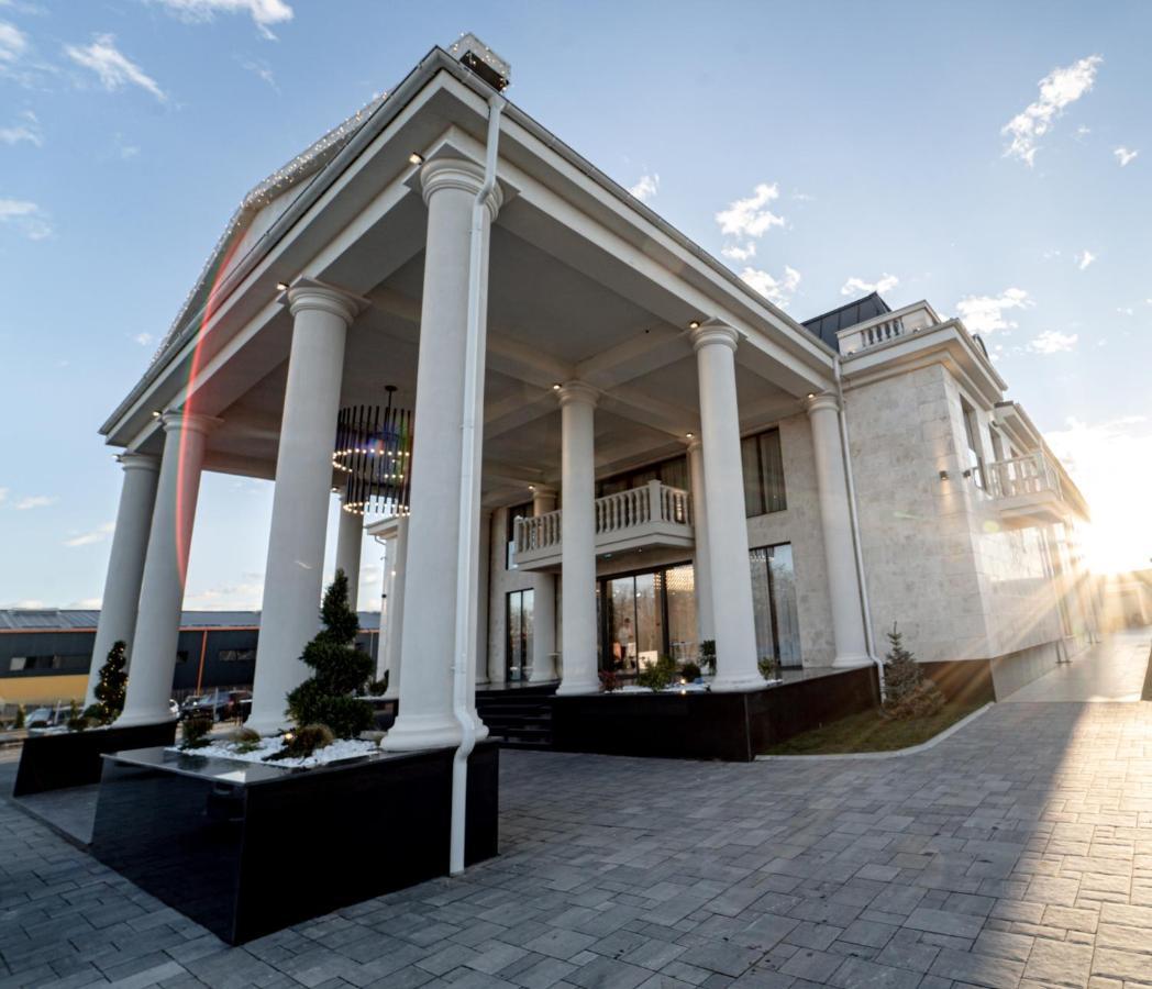 Caprice Complex Hotel Bacau Exterior photo