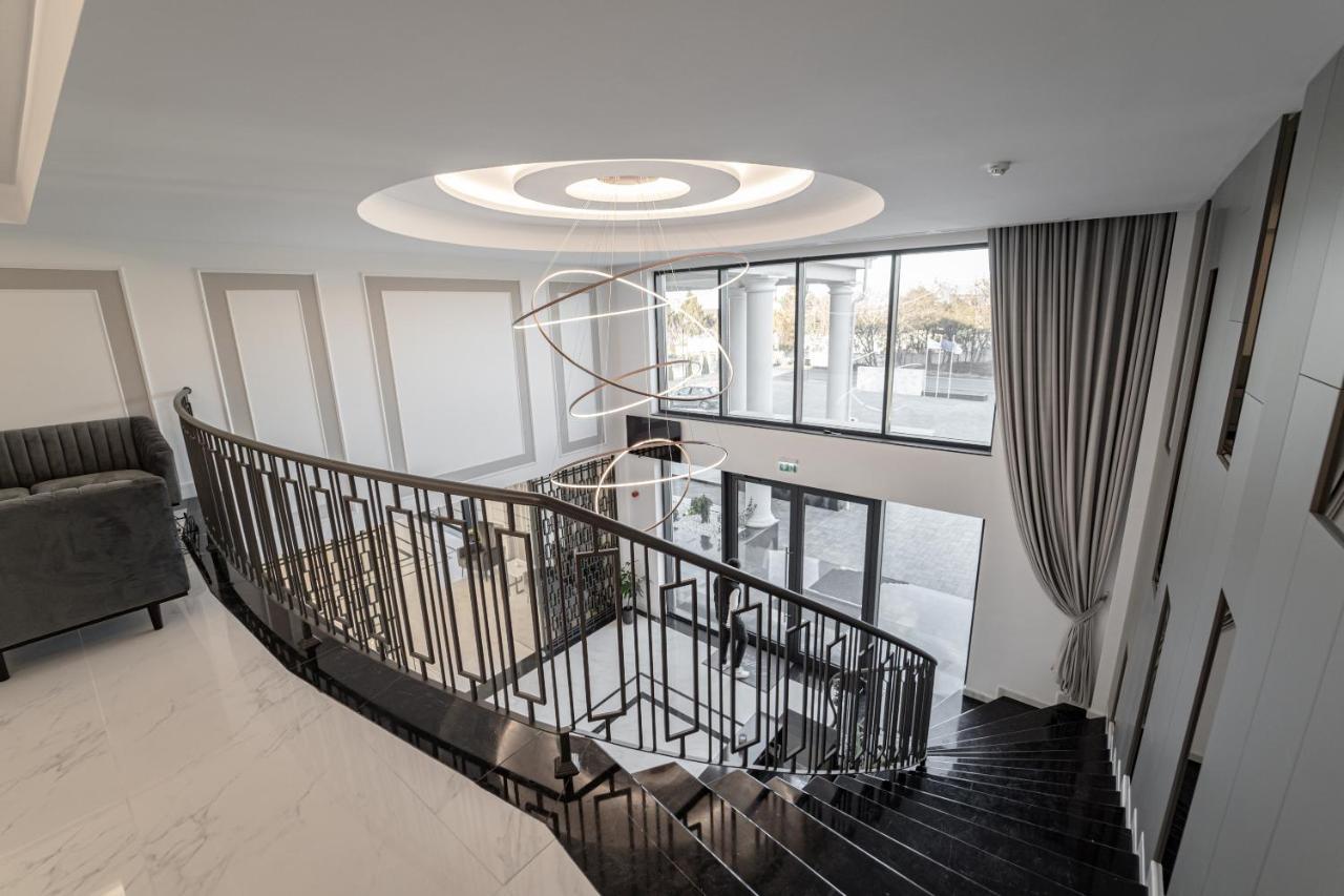 Caprice Complex Hotel Bacau Exterior photo